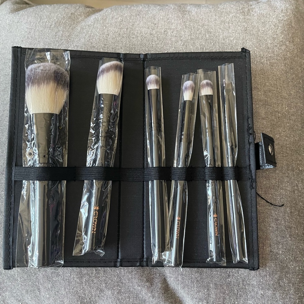 Crown brush set.